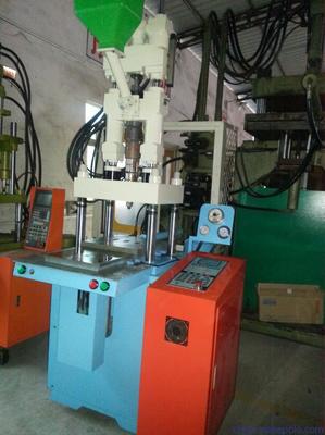 大量雙合金螺桿二手立式注塑機優(yōu)惠價出售，適合手機連接產(chǎn)品制造